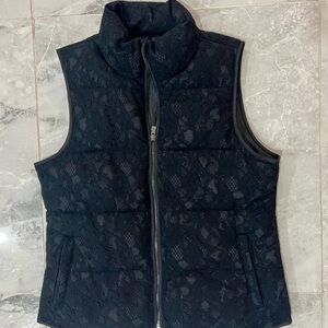 Women’s Banana Republic black vest. Size medium NWOT.